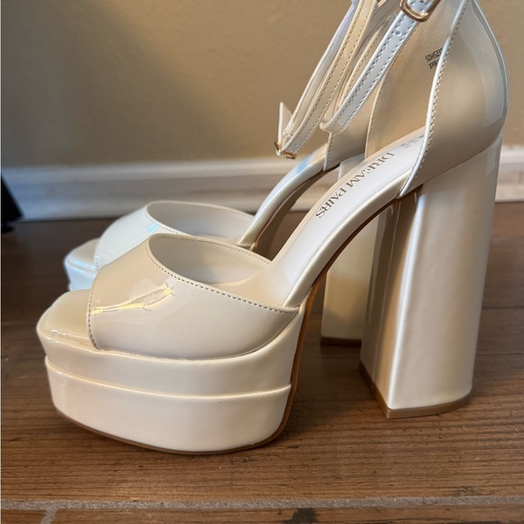 White Platform Shoes with Chunky Heel and Ankle Strap - Picture 1 of 8